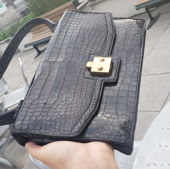 HERMES Paris | Vintage Crocodile Hand Bag - Picture 7 of 8